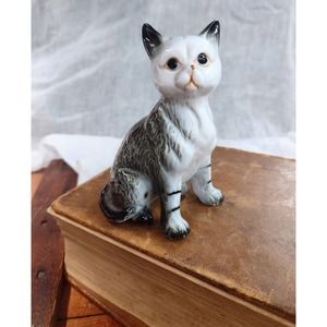 Beautifully Detailed BONE China Cat Figurine 4.5" tall